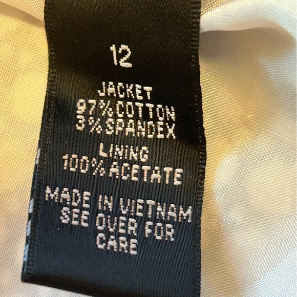 AGB Women’s Short  Black & White Jacket - 3 Buttons Down the Front - Size 12 - Picture 9 of 10